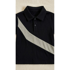 Conjunto de polo urbano con paneles y pantalones cortos tipo cargo para niño, en piqué de algodón de alta densidad (parte superior) y sarga de algodón resistente (parte inferior) - Product Image 3