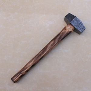 Marteau en acier Damas fait main, motif personnalisé, avec manche en bois, pour artisanat et usage en atelier, hache-marteau Viking Damas - Product Image 1