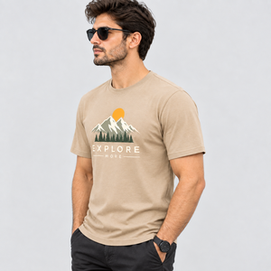 Camiseta de Hombre con Estampado de Montaña Explore More, Manga Corta, Cuello Redondo, Casual, Transpirable, Corte Regular, 100% Poliéster, Tejido Jersey en la Parte Delantera - Product Image 4