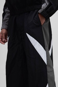 Pantalones de chándal de nailon ligeros con logo personalizado para hombre, estilo urbano con bloques de color, pantalones de entrenamiento al por mayor, pantalones de hombre lavados - Product Image 5