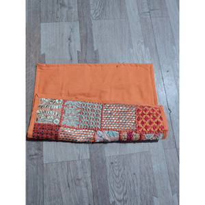 Housse de coussin patchwork faite à la main, brodée de fleurs, en coton matelassé, pour la maison, l'hôtel, ou comme cadeau pour elle - Product Image 2