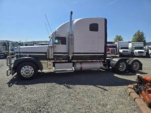 Camión tractor de alto rendimiento con cabina dormitorio 6x4, diésel, para transporte de carga en largas distancias. - Product Image 6