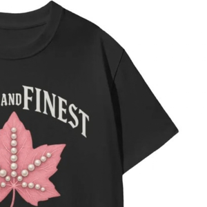   เสื้อยืด First & Finest สีดำสำหรับผู้หญิง ลายกราฟิก แขนสั้น คอกลม แรงบันดาลใจจากชมรมนักศึกษา สไตล์ลำลอง แฟชั่นสตรีทแวร์ เสื้อท่อนบนทันสมัย - Product Image 3