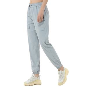 Pantalon cargo jogger bleu clair pour femme avec poches, séchage rapide, tricoté, décontracté, longueur cheville, taille à cordon, idéal pour le printemps - Product Image 1