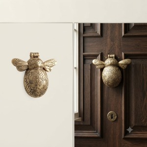 Timbre de puerta Gold Bee de latón vintage con textura de panal, dispositivo de golpeteo de metal martillado a mano, en bolsa - Product Image 3