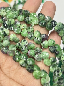 Cuentas facetadas de zoisita verde natural AAA en forma de corazón, aproximadamente 6-7 mm. Cuentas Sueltas de Piedras Preciosas de 8 Pulgadas para Joyería - Product Image 3