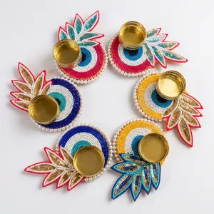 Support de bougie Diya rond fait main avec des perles et un support doré pour les activités religieuses - Product Image 6