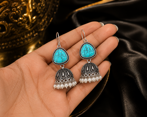 Pendientes Colgantes de Turquesa Hechos a Mano, Disponibles con MOQ |   Pendientes Jhumka de Plata Oxidada Tribal para Mujer - Product Image 3