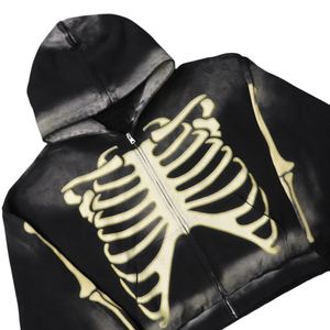Sweat à capuche unisexe personnalisé avec fermeture éclair, motifs squelettiques artistiques, design confortable et mode alternative moderne - Product Image 6
