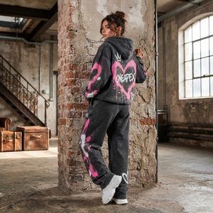 Conjunto Deportivo de Sudadera y Pantalones Anchos con Estampado de Corazón en Grafiti Negro y Rosa para Mujer, Ropa Casual de Calle, Dos Piezas - Product Image 6