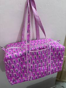 Sac de voyage matelassé en coton imprimé indien rose, sac de week-end floral, sac de voyage fait main, sac fourre-tout bohème pour la nuit - Product Image 2