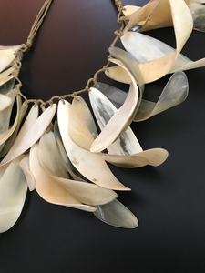 Collier en corne moderne fait main écologique pour femme, bijoux en corne de buffle polie de qualité supérieure, cadeau idéal pour mariage - Product Image 3