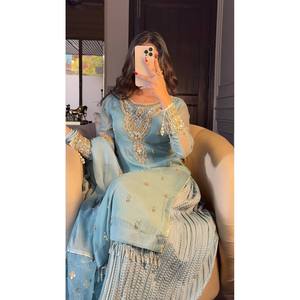 ชุดเสื้อผ้าผู้หญิงสีฟ้า ไซส์ M ยี่ห้อ SRK Designer พร้อมผ้าคลุมไหล่ ประดับด้วยงานปักเลื่อมอย่างสวยงาม - Product Image 2