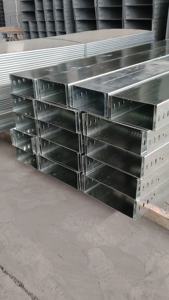 Bandeja perforada de acero inoxidable, tipo canal de alambre metálico, bandeja para cables perforada, canal protector de metal para cables galvanizado - Product Image 5