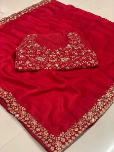 Je cherche un sari de la même couleur, magnifique, pour un mariage, en tissu de soie Rangoli doux de qualité supérieure avec un pallu en C. - Product Image 5