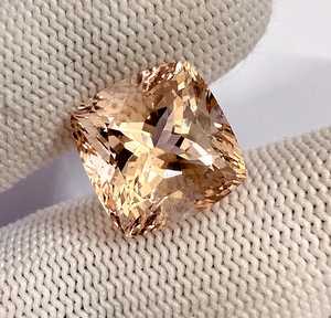 พลอยไพลินสีน้ำเงินธรรมชาติทรงคุชชั่น รูปทรงอิสระ Zubeda Gems รับรองโดย GFCO ขายส่งสำหรับทำเครื่องประดับ รัฐราชสถาน เส้นผ่านศูนย์กลางรูเจาะ - Product Image 1