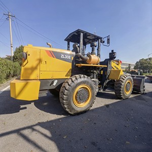Cargadora de Ruedas Articulada ZL30E de 3 Toneladas con Bomba Hidráulica PLC, Radio de Giro Corto para Construcción, Movimiento de Tierras y Manejo de Materiales - Product Image 4