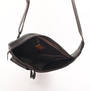 Sac à bandoulière en cuir de vachette, style western cowboy, avec patchs gravés à la main - Product Image 5