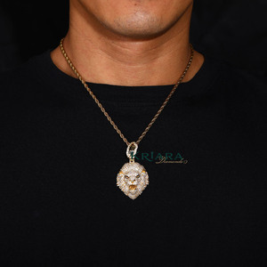 Pendentif Tête de Lion en Argent 925 Plaqué Or 18K avec Cristaux Strass, Breloque Thème Unisexe, Bijou de Luxe - Product Image 2