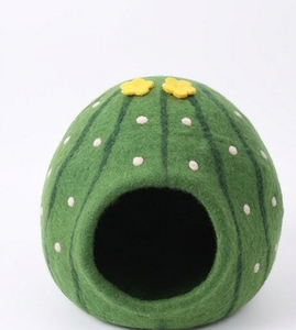 Cama de Fieltro Verde Premium para Gatos, Cueva Acogedora para Mascotas de Interior, Casa Hecha a Mano con Lana Natural Transpirable y Extraíble para Gatos y Gatitos - Product Image 1