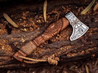 Hache de bûcheron artisanale Viking Art, tête de hache en acier à haute teneur en carbone, manche en bois noir, lame de 18 pouces, qualité industrielle, 2 kg