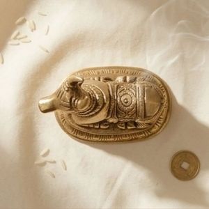 Figurine de Durga en laiton plaqué or de qualité supérieure, montée sur un lion, art religieux, objet de collection, sculpture 3D - Product Image 3