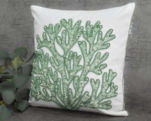Housse de coussin brodée de luxe abordable avec motif perlé détaillé pour salon moderne, chambre à coucher et maison élégante - Product Image 1