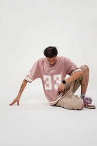 Camiseta Oversize Vintage Rosa de Fútbol Americano con Gráfico Número 33, Estilo Urbano Casual Hip Hop para Verano - Product Image 3