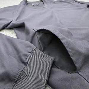 Sudadera con capucha para hombre, negra, con cuello en V, cortavientos, ligera, con bolsillos, informal, deportiva, impermeable. - Product Image 5