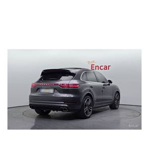 Porsche Cayenne 4.0 Turbo 2023 con Volante a la Izquierda, Asientos de Cuero, Cámara Trasera, Solo 66,498 Km! - Product Image 2