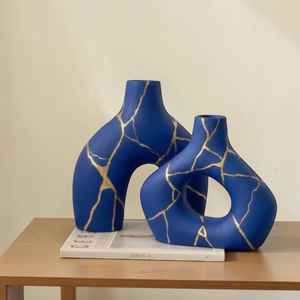 Jarrón de cerámica hecho a mano, ecológico, sin plomo, contemporáneo, de forma irregular, con acabado mate, portátil y duradero, de UO - Product Image 2