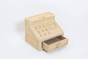 Un modelo de caja registradora de juguete tejida con ratán natural. Un juguete infantil en oferta. Nhat Minh Vietnam - Product Image 2