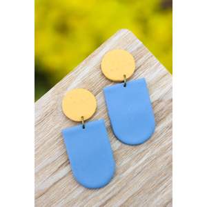 Pendientes de Resina Elegantes con Acabado Brillante, Diseño Moderno, Accesorios de Moda Duraderos y de Lujo, Diseñados por Artesanos Expertos, Moda de Cristal - Product Image 5