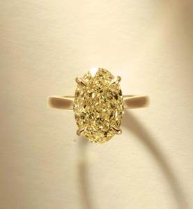 Magnifique bague unique en diamant jaune vif taille ovale 2,01 carats, cultivé en laboratoire, avec or massif 14 carats, bijou romantique pour soirée, pour petite amie - Product Image 1