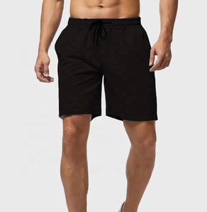 Shorts gris en polyester pour homme avec cordon de serrage, couleur unie, style décontracté, logo frontal, taille mi-haute, tissu respirant à motif, séchage rapide - Product Image 4