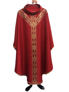 Casulla Sacerdotal Roja Mate de Poliéster con Bordado Dorado y Estola, Fresca, Cómoda y Suave para Todas las Temporadas - Product Image 2