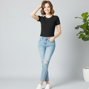Camiseta Negra para Mujer, Elástica, con un Look Perfecto para Cualquier Mujer Adulta, con Fabricación Original - Product Image 2