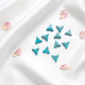 Pierre précieuse en quartz turquoise bleu naturel sculptée en forme de couteau de ninja, taille triangulaire 10x10mm, pierre lâche pour la fabrication de bijoux - Product Image 1