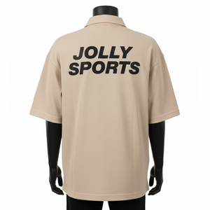 Polo de poliéster interlock premium para hombre, 220 GSM, color beige, con parche de logotipo termoadhesivo, suave, transpirable, que absorbe la humedad. - Product Image 2