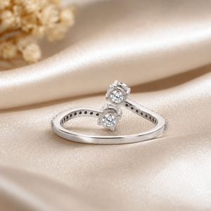 Bague en or blanc 14 carats avec diamant rond cultivé en laboratoire |   Bague moderne ouverte en diamant croisé |   Cadeau d'anniversaire de mariage pour femme - Product Image 4
