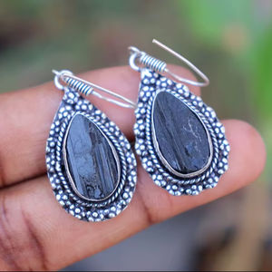 Pendientes de Plata de Ley con Turmalina Negra Natural, Chapados en Oro, Hechos a Mano para Mujer, para Fiestas y Eventos - Product Image 1