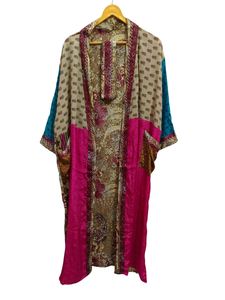 ชุดคลุมกิโมโนผ้าไหมหรูหราแบบปะติดปะต่อ ใช้คลุมบิกินี่หรือใส่นอน ชุดคลุมยาว ทำด้วยมือจากผ้าไหมซารีอินเดียวินเทจรีไซเคิล - Product Image 5