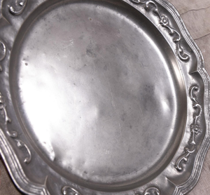 <b>Top</b>-selling 25 moq Modern Aluminum Charger Plates Eco-Friendly Design Customized Logo for worthy Dinner <b>Table</b> Layouts - Product Image 4