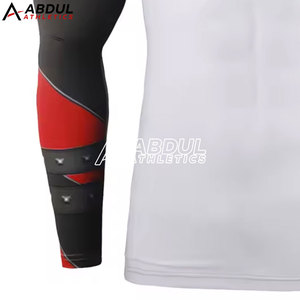 เสื้อคอมเพรสชั่นที่ทนทานสำหรับออกกำลังกายและฝึกซ้อม พร้อมคุณสมบัติควบคุมความชื้นและสวมใส่สบายสำหรับไลฟ์สไตล์แอคทีฟ - Product Image 4