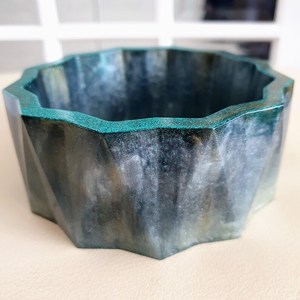 Elegante Maceta de Resina Hecha a Mano, Maceta Contemporánea para Hogar, Oficina y Espacios Comerciales, Soporte para Flores de Resina Epoxi para Regalo - Product Image 1