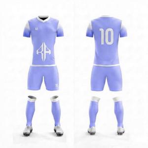 Uniforme de football personnalisé bleu clair sublimé pour hommes, col en V, manches courtes et logo blanc, 100% polyester haute qualité, coupe classique - Product Image 1