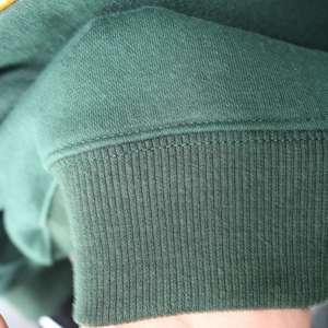 Sudadera FRANCISCAN DARK HUNTER con cuello alto, 100% color crema, con apliques bordados, cuello ancho, CLUSH SPORTS - Product Image 6