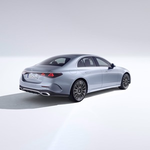 Vente flash - Mercedes Classe E d'occasion - Voiture de luxe au design élégant - Intérieur luxueux - Véhicule performant et fiable - Product Image 2