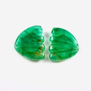 Sarim International Trapiche - Par de Gemas Talladas a Mano con Forma de Alas de Mariposa Esmeralda (13x15mm) - Product Image 2