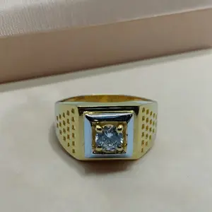 Bague élégante pour homme en or 22 carats avec motif carré diamant et bande ajourée, idéale pour un usage quotidien - Product Image 3